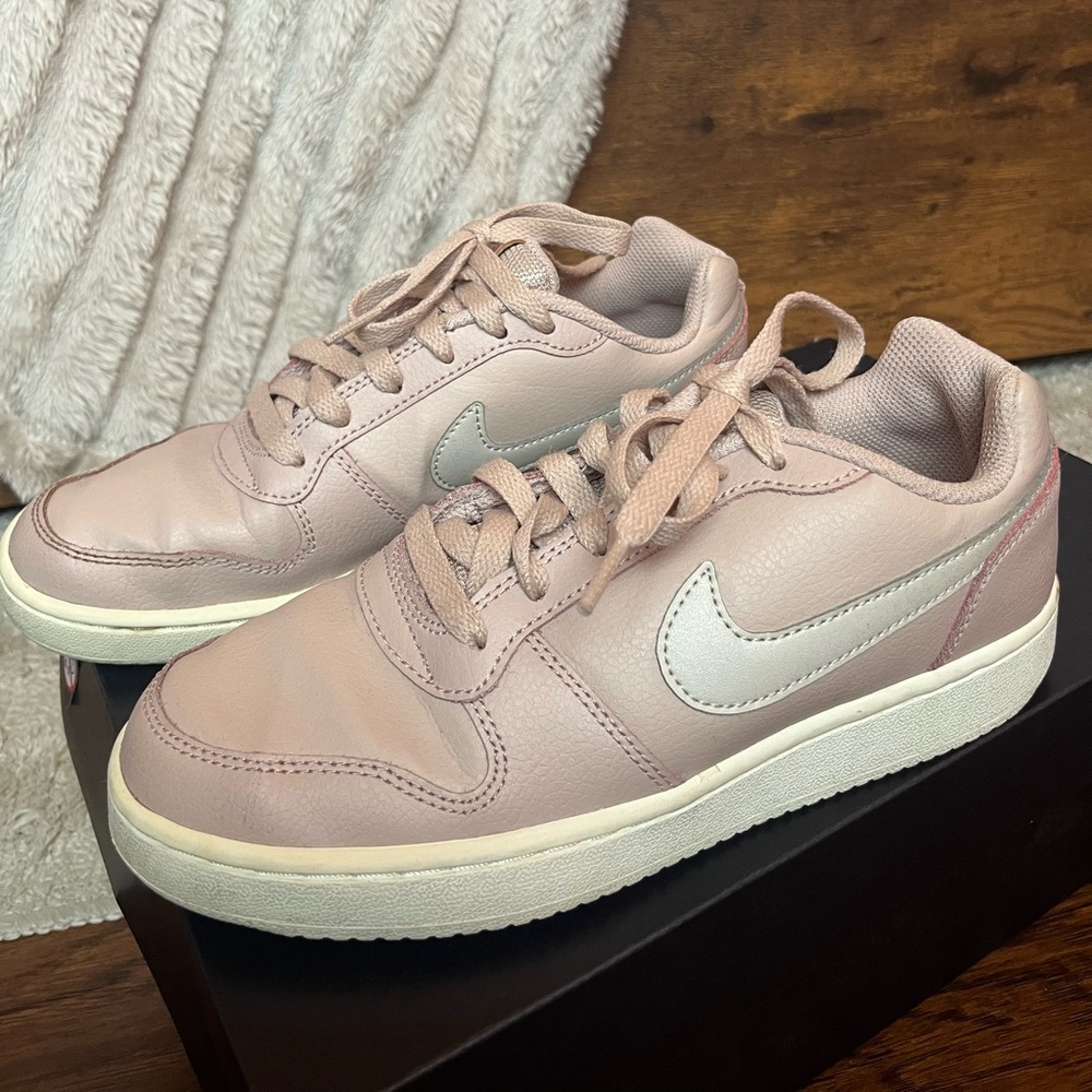 Nike Ebernon Low Sneakers | Particle Beige / Pink | Women’s 6.5